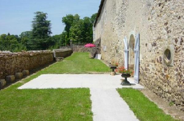 Chateau De Beaujeu Sens-Beaujeu Exterior photo